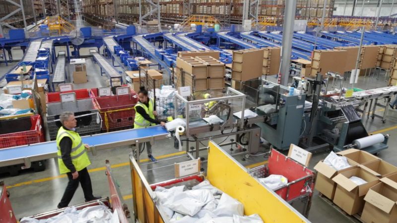 La demanda del comercio electrónico obliga a los fabricantes a abandonar los palés y a afrontar la entrega de un solo paquete