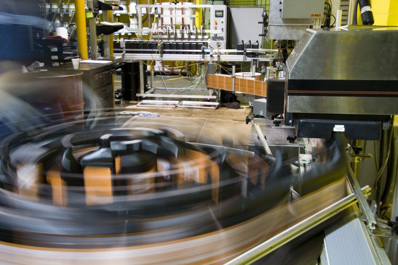 Fast moving parcels on a conveyor in a fulfilment centre