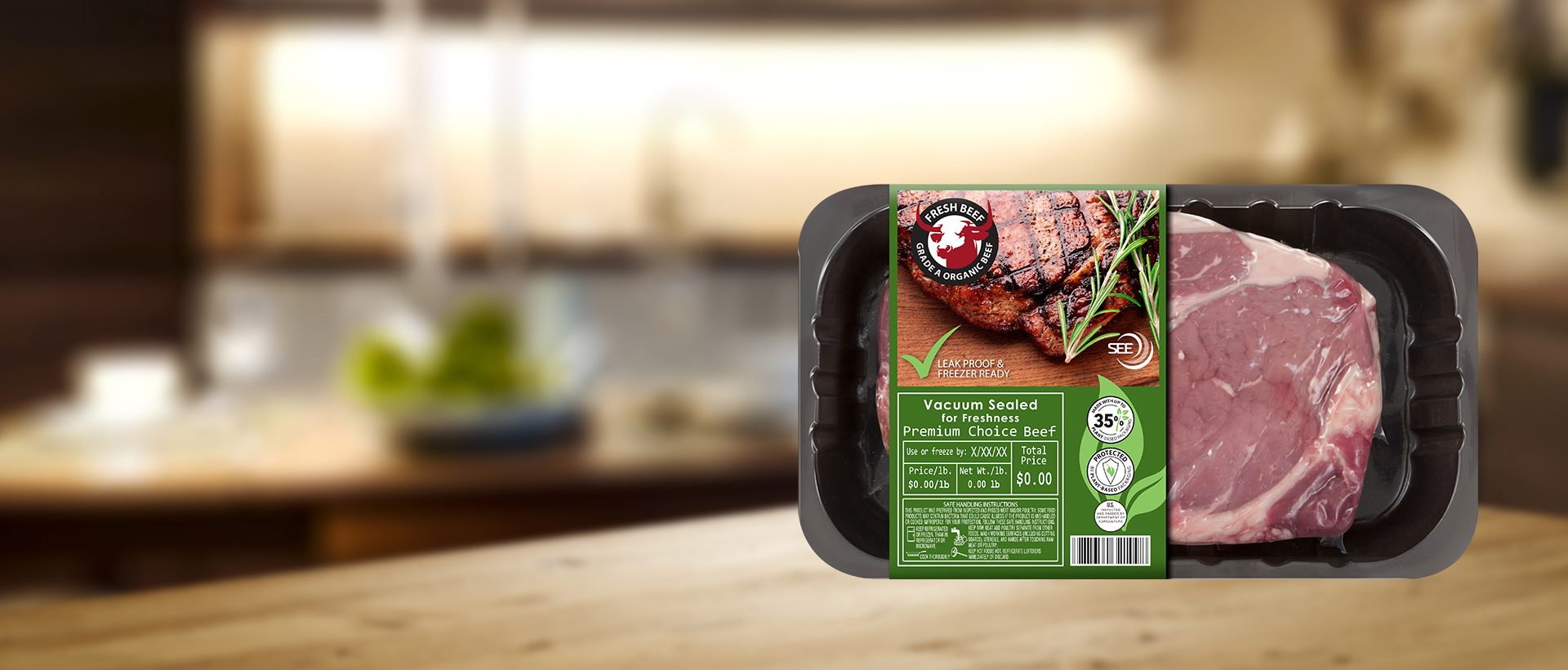 Fleisch verpackt in auslagefertigen Verpackungen