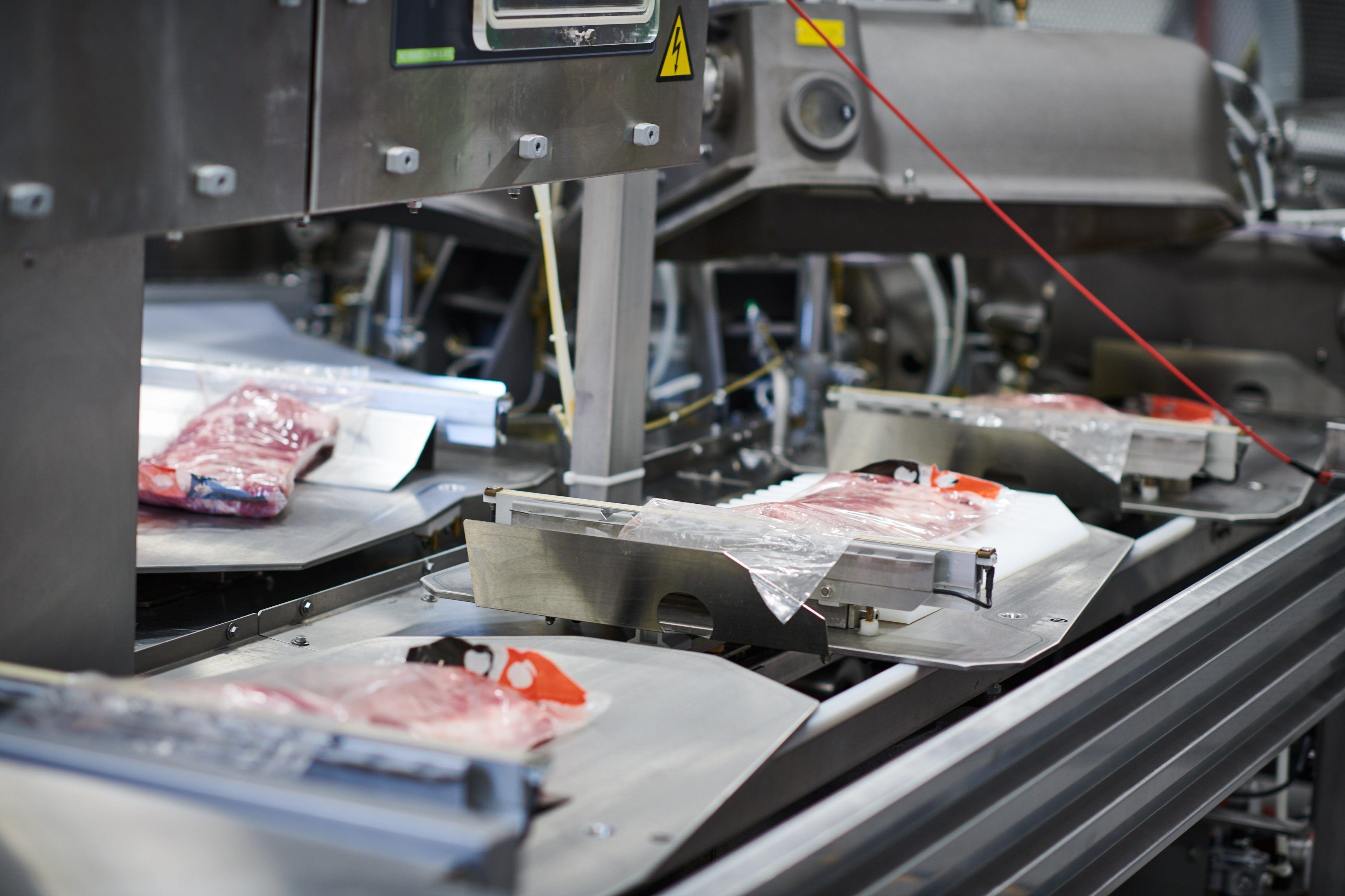 Maschine für auslagefertige Fleischverpackungen