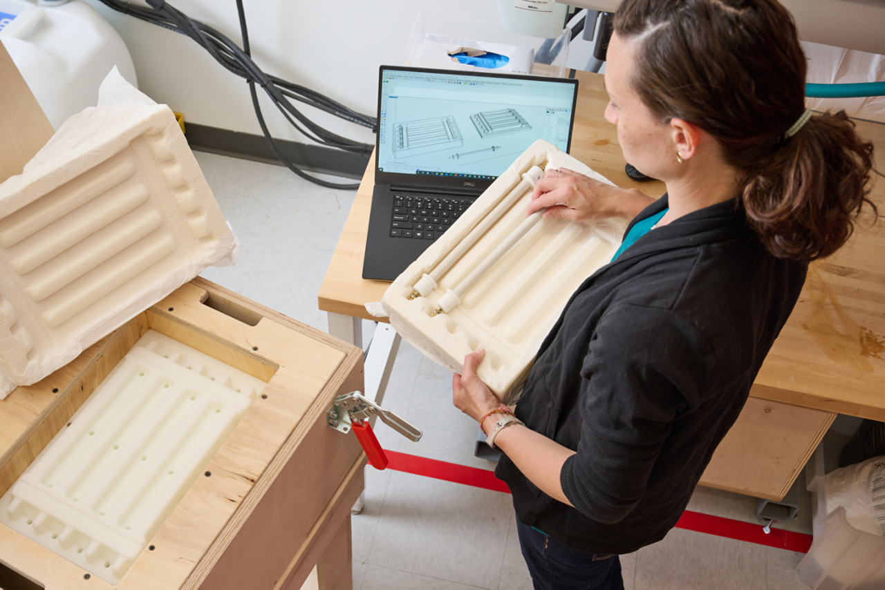 laboratorio de pruebas creando embalaje para bombillas